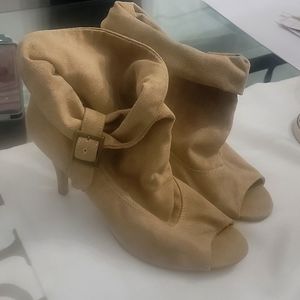 Aldo Beige shoe, Size 41